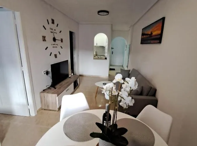 Modern 2 Bedroom In The Center Of تورّيفيِخا