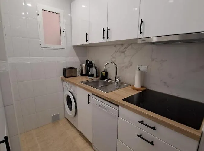 شقة Modern 2 Bedroom In The Center Of *